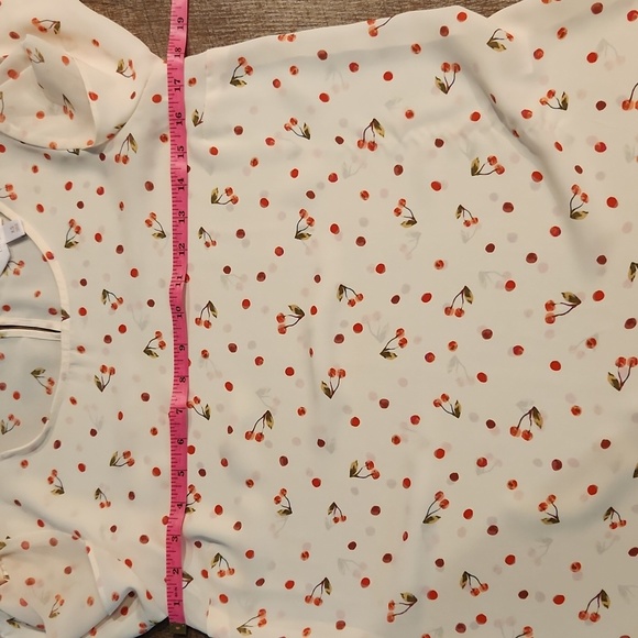 LC- Lauren Conrad- Bow Top Cream with Cherries. SIZE XS - Picture 7 of 8